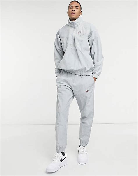 nike hilfiger hoesje s10|Nike Heritage Essentials woven cuffed joggers in grey S10 .